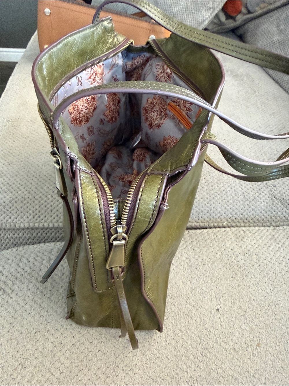 HOBO Olive Green Leather Shoulder Bag with Front Zip - Picture 3 of 6